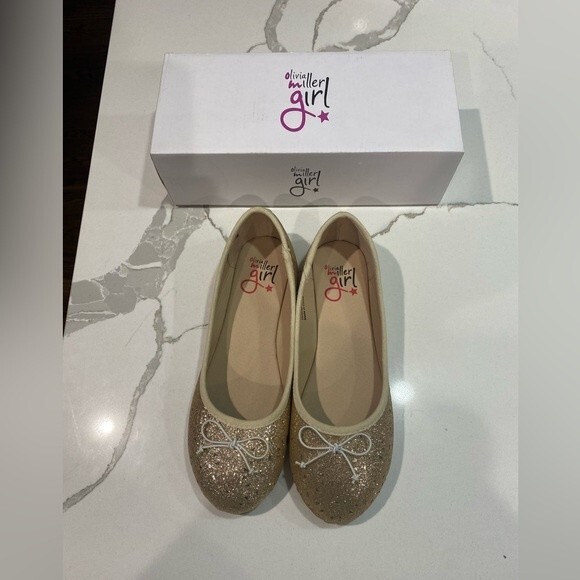 Olivia Miller Ballet Flats Size 5 Golden NEW - Picture 1 of 3